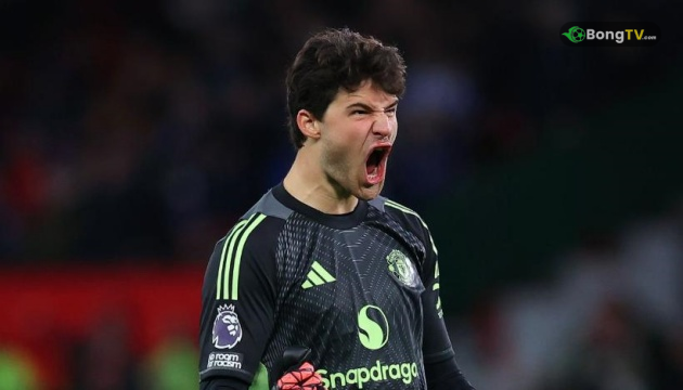 Senne Lammens – 6,9 điểm: Một trận đấu chắc chắn và bản lĩnh của thủ thành người Bỉ. Anh có hai pha cứu thua xuất sắc – đặc biệt là cú phản xạ bằng đầu ngón tay từ cú đá phạt của Danny Welbeck ở hiệp hai. Lammens đang chứng minh mình là lựa chọn đáng tin cậy trong khung gỗ MU.