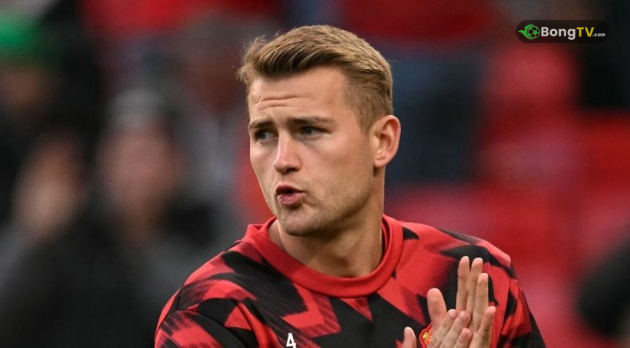 Matthijs de Ligt – 6,7 điểm: Thủ lĩnh thực thụ. De Ligt thi đấu mạnh mẽ, chủ động tranh chấp và sẵn sàng chuyền bóng lên tuyến trên để triển khai tấn công.