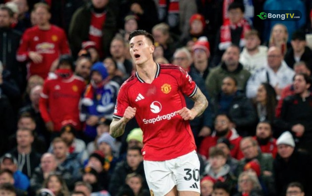 Benjamin Sesko – 7,2 điểm: Di chuyển thông minh, tham gia pressing hiệu quả. Dù bỏ lỡ hai cơ hội ngon ăn, Sesko vẫn để lại dấu ấn với pha kiến tạo cho Mbeumo ghi bàn.

Cầu thủ dự bị: Ayden Heaven – 6,2 điểm. Kobbie Mainoo – 5,7 điểm. Patrick Dorgu – 5,5 điểm. Joshua Zirkzee – 6 điểm. Manuel Ugarte – 6,1 điểm.