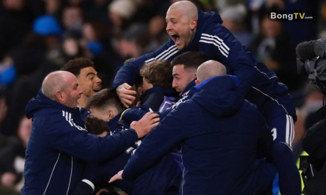 Scotland có 2 bàn thắng ở phút bù giờ hiệp 2.