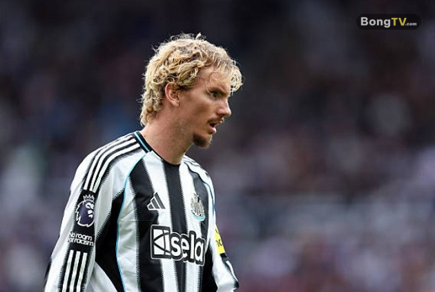 Newcastle sa sút nhiều dù mua sắm không ít.