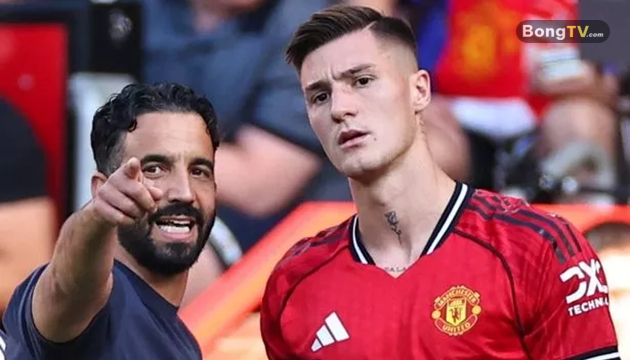 MU phải sớm tìm ra giải pháp thay thế Sesko.