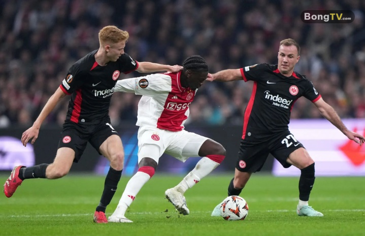 Ngôi sao Ajax đang nằm trong tầm ngắm của cả MU lẫn Newcastle.