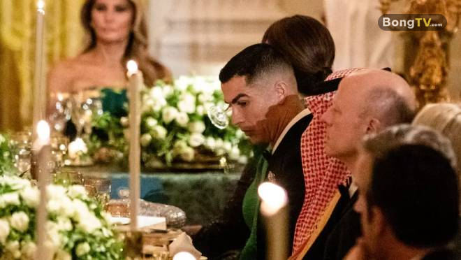 Ronaldo tỏ ra khép kín ở buổi tiệc trang trọng tại Nhà Trắng.