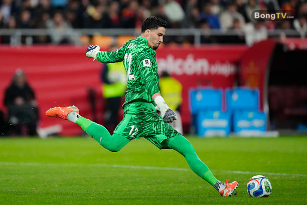 Altay Bayindir chơi ấn tượng trong trận Thổ Nhĩ Kỳ hòa Tây Ban Nha 2-2 ở vòng loại World Cup 2026 khu vực châu Âu mới đây.