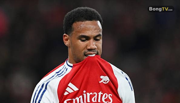 Gabriel ngồi ngoài vì chấn thương.