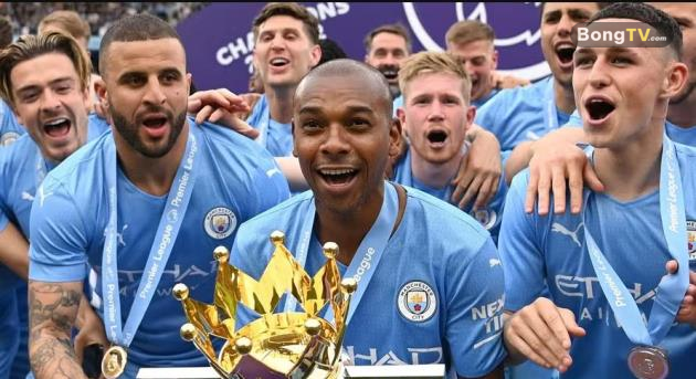 Huyền thoại Man City, Fernandinho giải nghệ khi không còn động lực thi đấu.