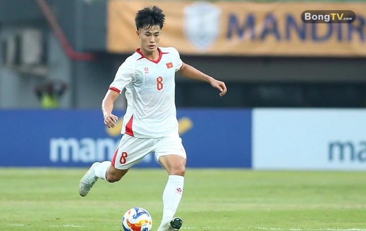 Văn Trường phải phẫu thuật điều trị chấn thương.