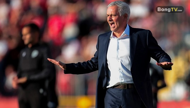 Mourinho nhắc nhở các học trò phải tập trung trước trận gặp Atletico.