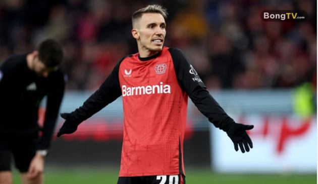 Grimaldo lọt tầm ngắm Bayern, Barca.