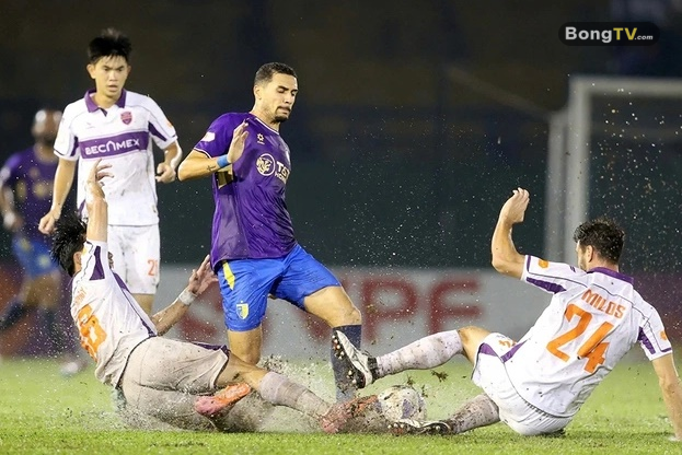 Hoàng Hên sắp đủ điều kiện để chơi cho tuyển Việt Nam.