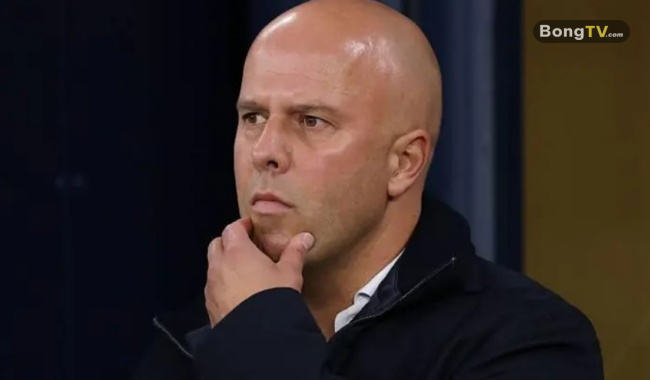 Arne Slot cần nhanh chóng vực dậy Liverpool.