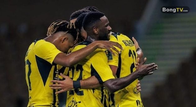 Al-Ittihad gặp nhiều khó khăn khi chạm trán Al-Riyadh.