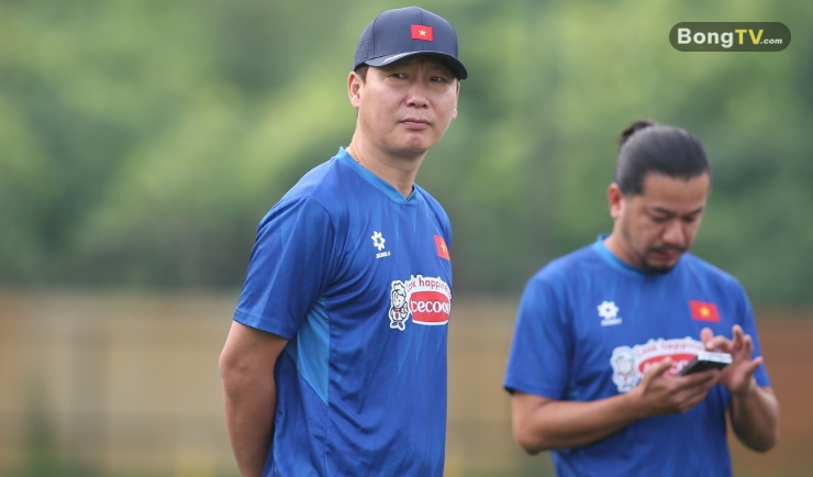 HLV Kim đối mặt với vấn đề của U22 Việt Nam.