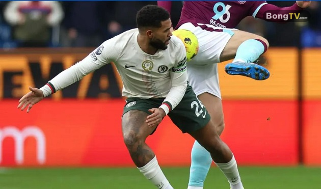 James chỉ đá trọn hiệp một trước khi bị thay ra.