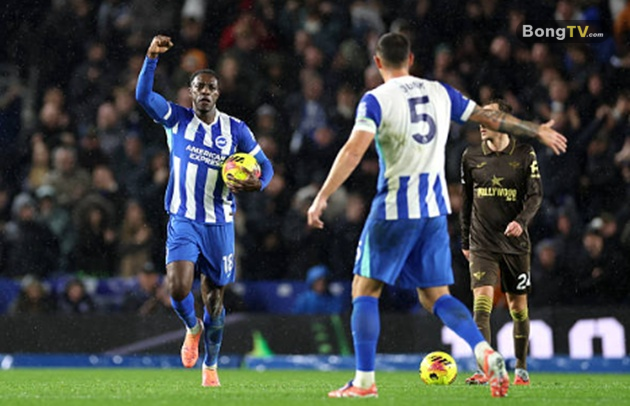 Welbeck thể hiện đẳng cấp và cái duyên ghi bàn trước Brentford.