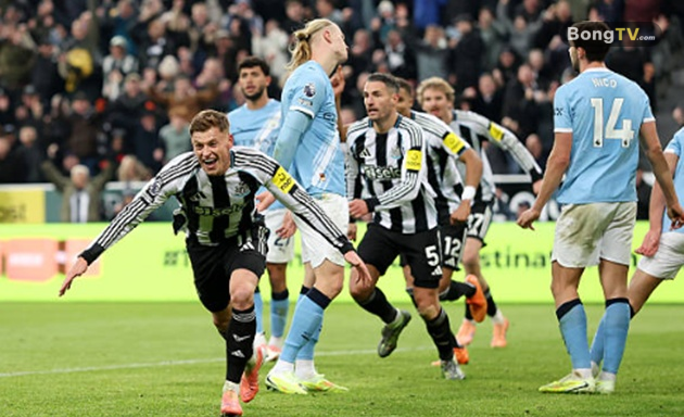 Barnes ghi 2 bàn hạ Man City