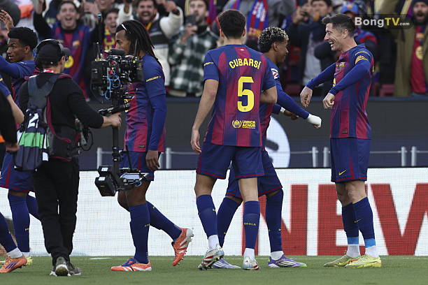 Barcelona thắng tưng bừng trong ngày trở lại Camp Nou.