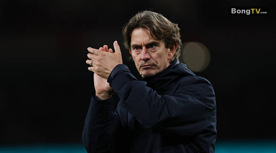 Frank cũng đã từng nhắm đến Eze ở phiên chợ hè.