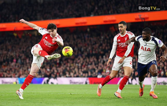 Declan Rice – 7.3 điểm. Rice đóng vai trò trụ cột tuyến giữa, tung đường chuyền một chạm dẫn đến bàn thắng đầu tiên của Eze. Kiểm soát nhịp độ trận đấu.