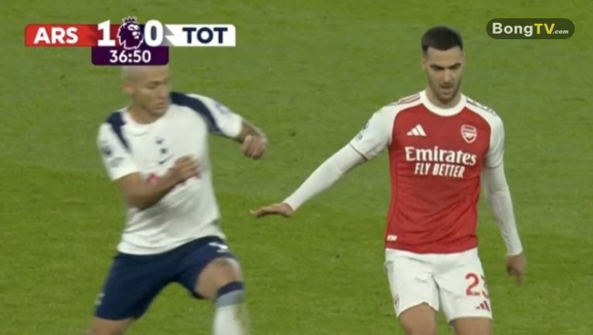 Mikel Merino – 7.6 điểm. Merino hỗ trợ tấn công hiệu quả, đặc biệt với pha kiến tạo cho bàn thắng đầu tiên. Giữ vai trò gắn kết giữa các tuyến.