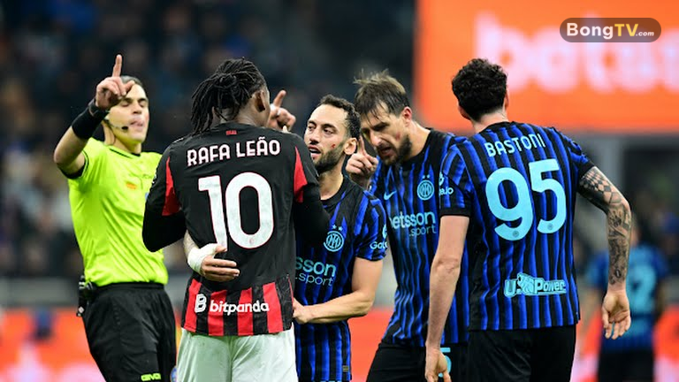 Trận derby Milan hấp dẫn từ những giây phút đầu tiên.