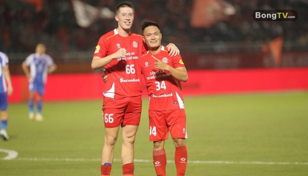 Lee Williams (trái) có thể là chân sút chủ lực của đội tuyển Việt Nam trong tương lai.