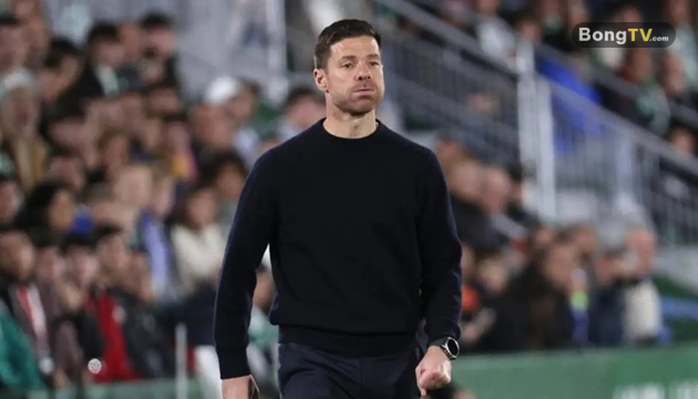 Xabi Alonso đối mặt áp lực nặng nề.