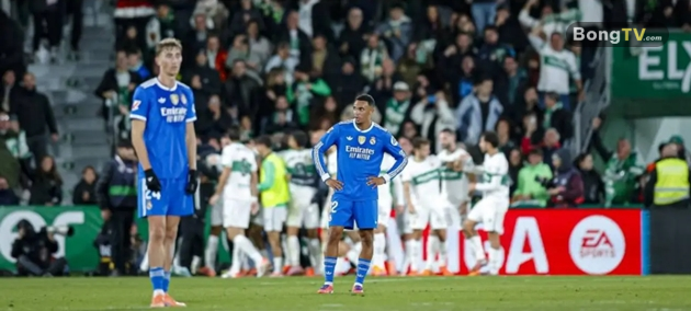 Real Madrid thoát thua Elche.