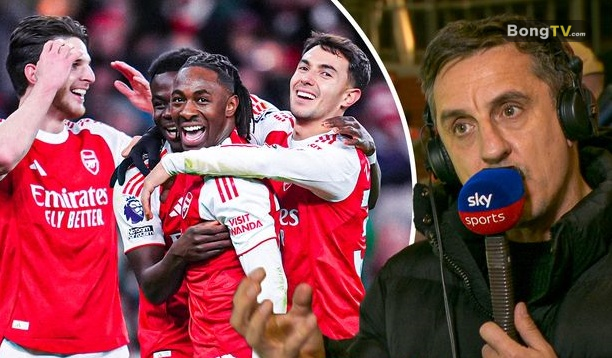 Neville đánh giá cao Arsenal.