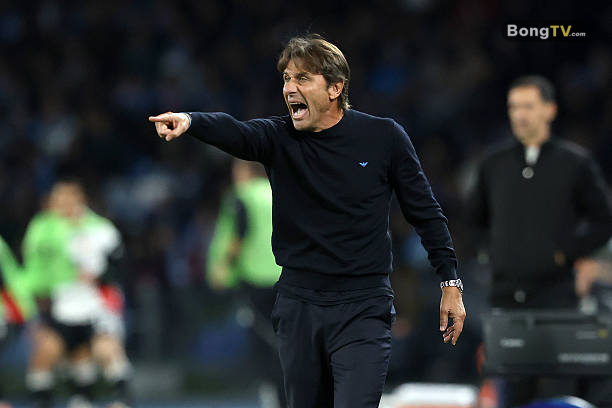 Conte đối mặt với áp lực lớn ở Champions League.