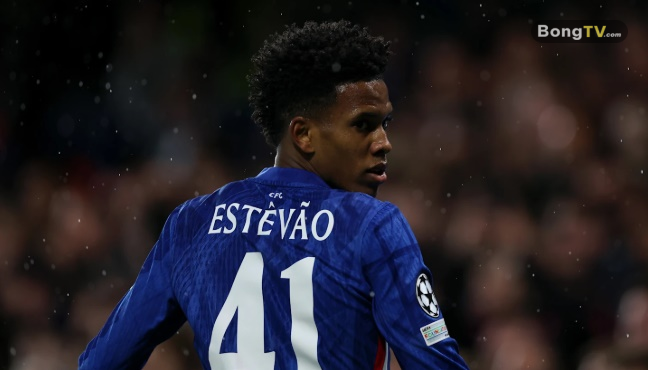 Estevao không được sử dụng trong trận thắng Burnley.