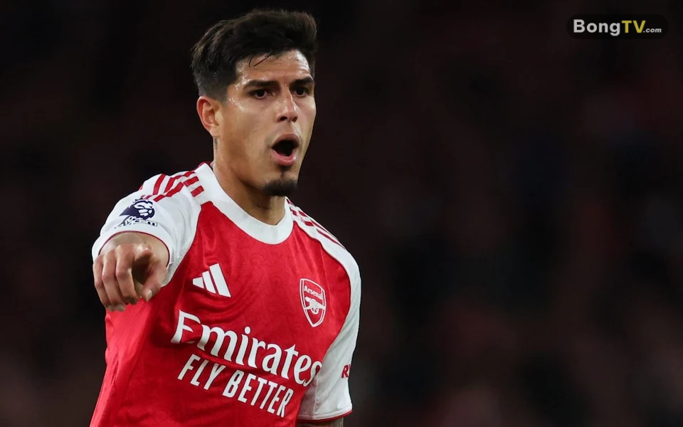 Hincapie lập tức cho thấy sự đáng tin.