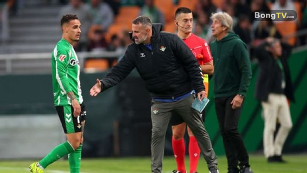 Antony xin lỗi người hâm mộ sau tấm thẻ đỏ