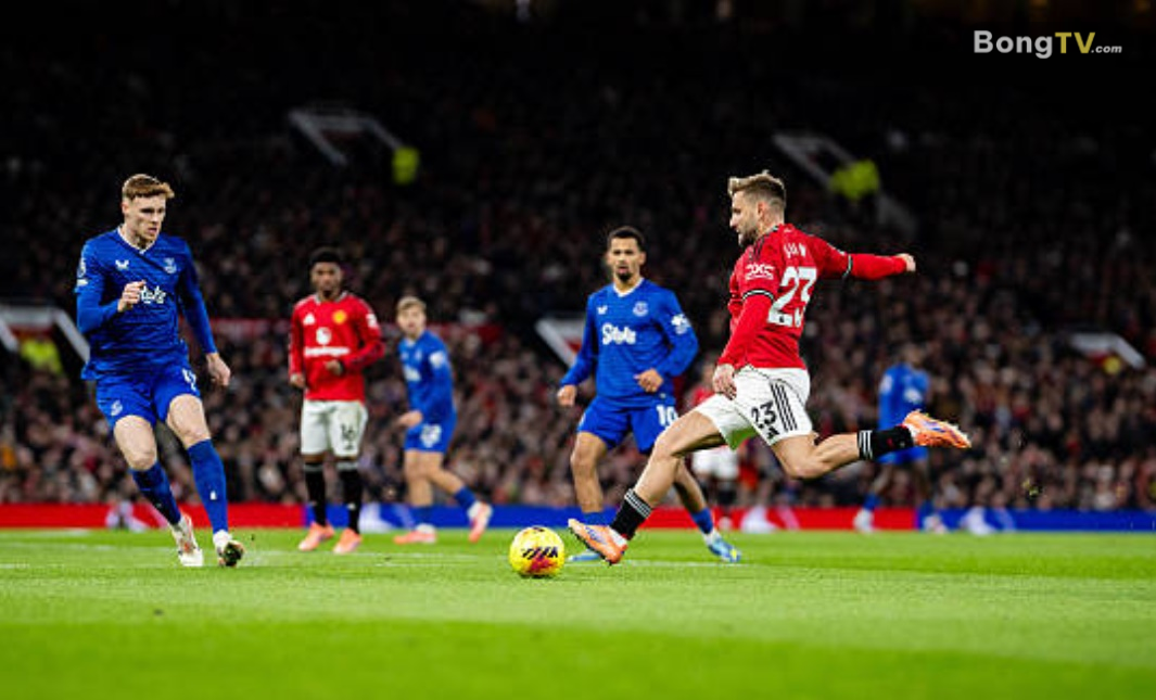 Shaw nhận về những chỉ trích từ phía Gary Neville.