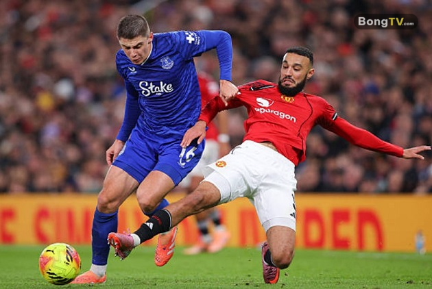 Noussair Mazraoui – 5.9/10 điểm: Không tạo được đóng góp tấn công và bị thay ra sau hiệp một.