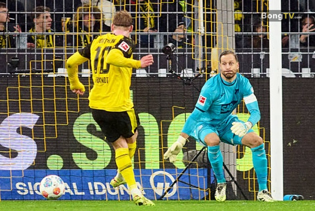 Dortmund tận dụng tốt lợi thế sân nhà để có 3 điểm.