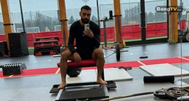 Salah đăng hình ảnh trong phòng gym.