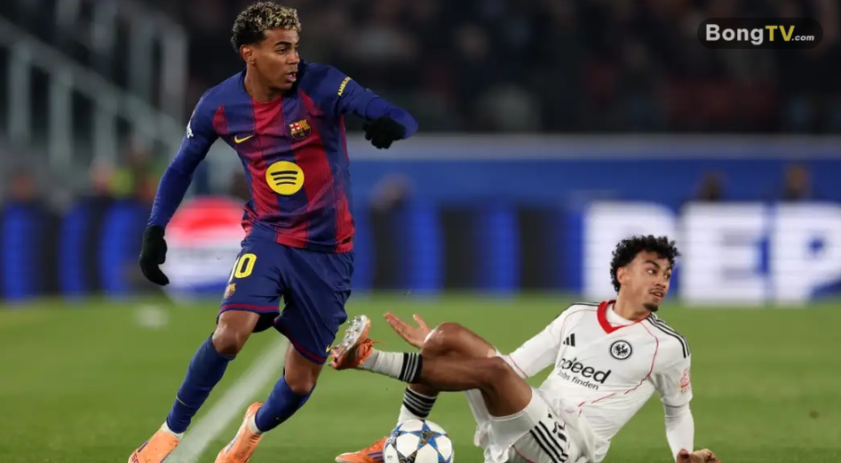 Yamal chính là người kiến tạo cho Kounde ghi bàn nâng tỷ số lên 2-1.