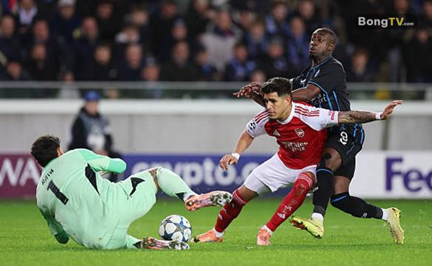 David Raya mang đến sự chắc chắn cho khung thành Arsenal.