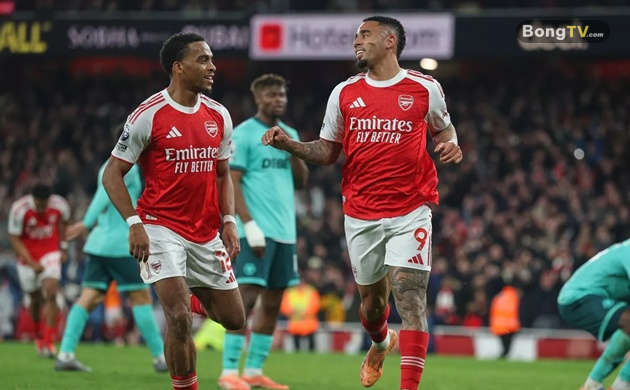 Jesus thanh thoát và tỏ ra nguy hiểm hơn Gyokeres