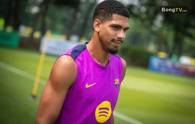 Araujo sẽ không đá trận gặp Espanyol