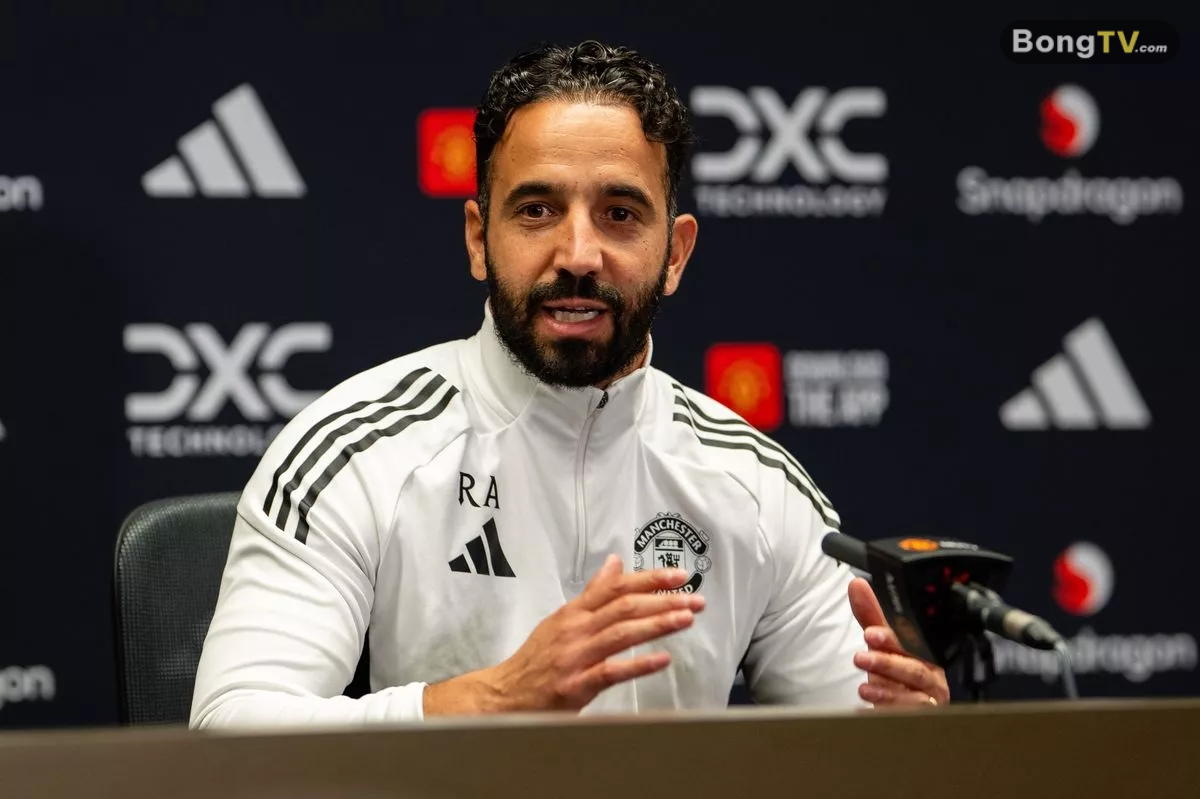 HLV Ruben Amorim kêu gọi cầu thủ Man United giành 3 điểm trên sân Elland Road.