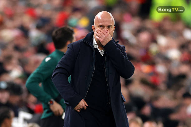 Liverpool sụp đổ trước PSV.