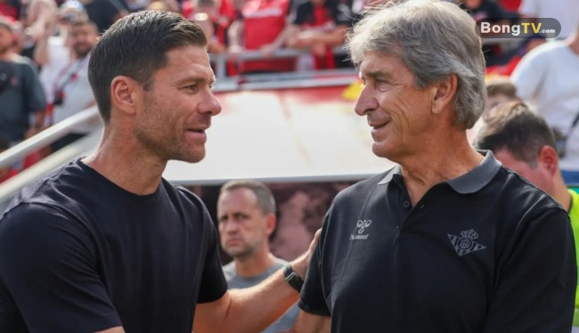 Alonso đấu trí với Pellegrini.