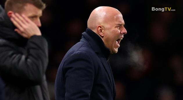 HLV Slot thừa nhận mình đã bắt bài sai Fulham.