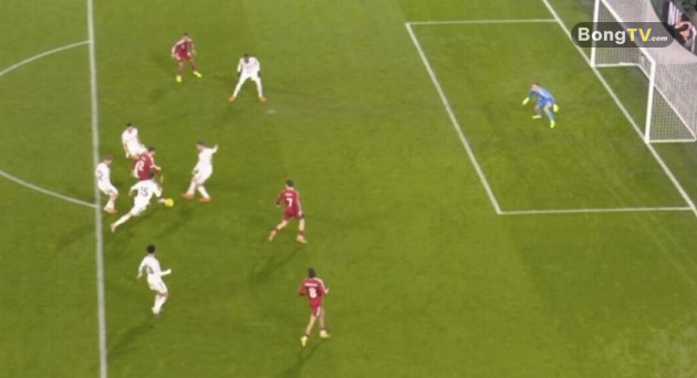 Liverpool được công nhận một bàn thắng tranh cãi.