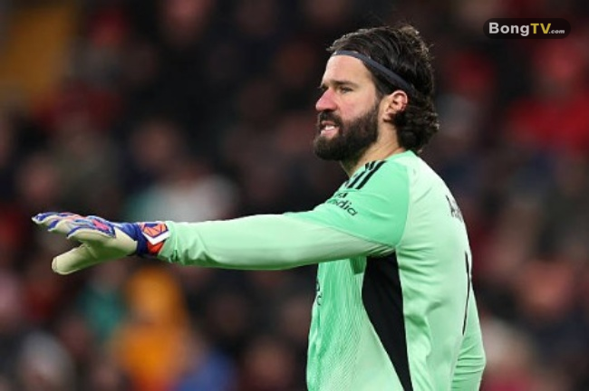 Alisson Becker - 5.9 điểm. Thủ thành người Brazil không có quá nhiều cơ hội để trổ tài khi đối phương chỉ có hai cú sút trúng đích cả trận. Đáng tiếc, cả hai tình huống đó đều biến thành những bàn thắng không thể cản phá.