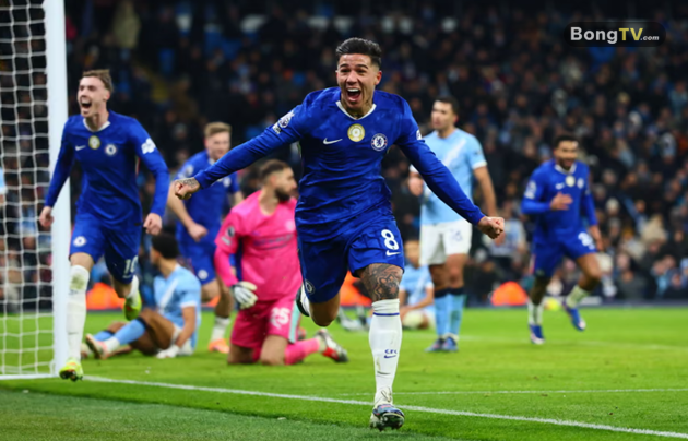 Fernandez ăn mừng sau khi giúp Chelsea giữ lại 1 điểm quý giá.