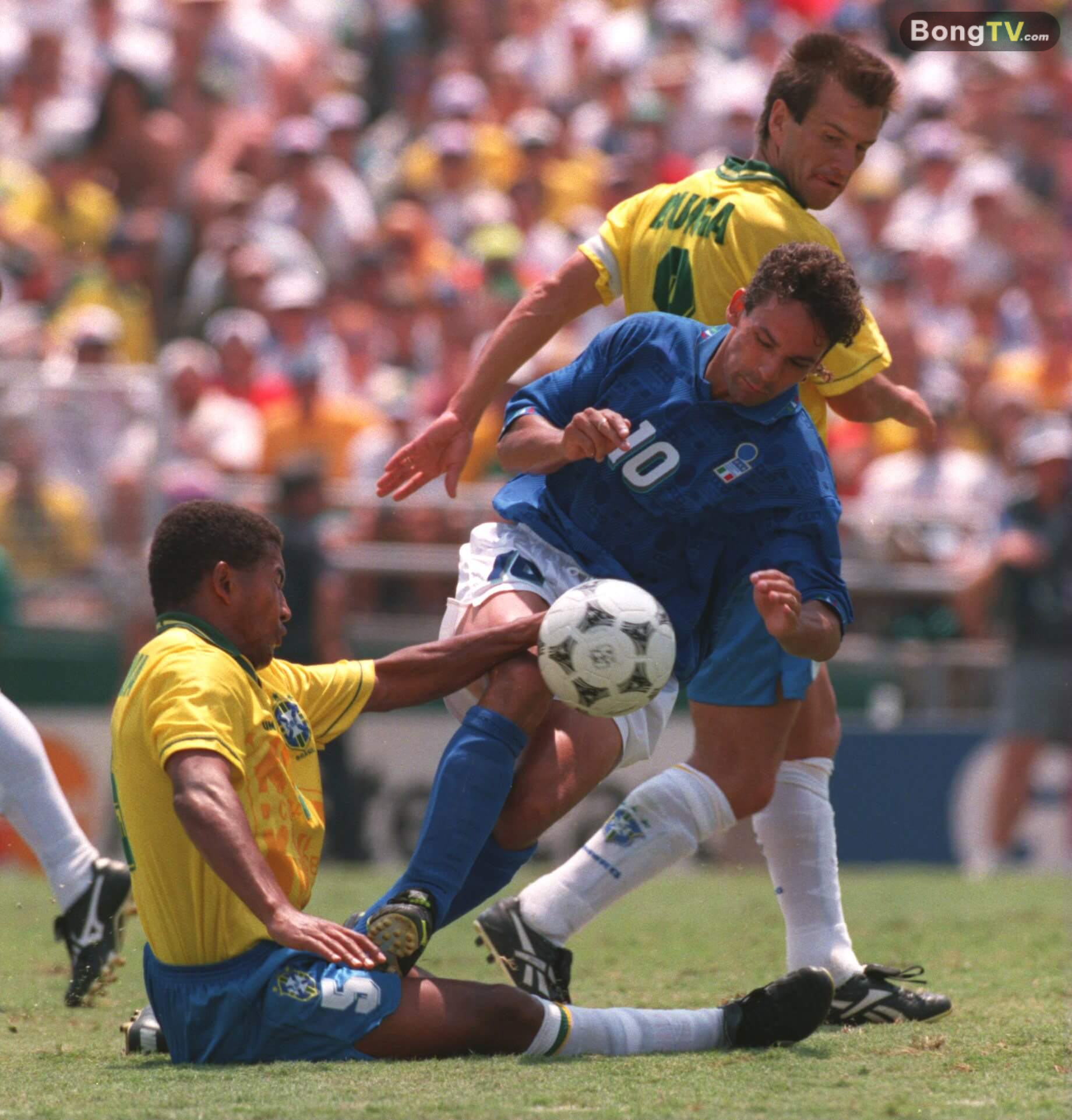 Cặp đôi tiền vệ Dunga và Mauro Silva bổ sung chất thép cho những vũ công Samba